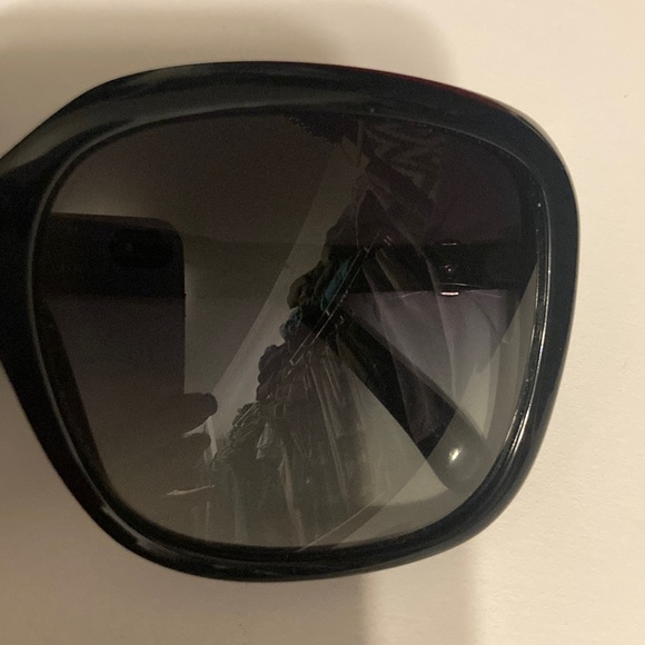 Chanel bow sunglasses - Picture 3 of 5